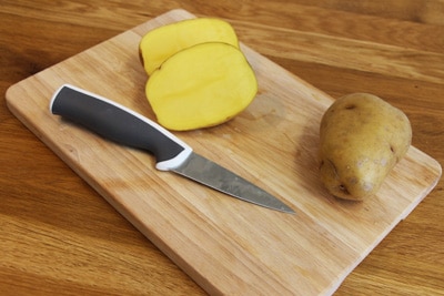 Rohe Kartoffel als Lockmittel für Silberfische